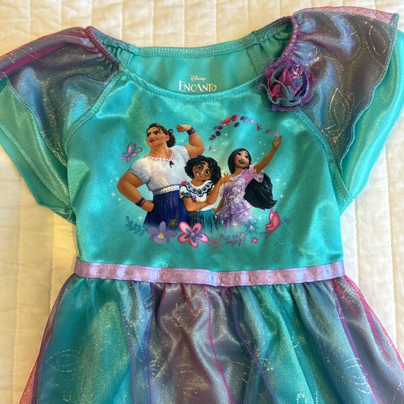 4T Disney Encanto nightgown - Picture 2 of 5